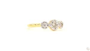 Anillo de Diamantes de Lujo con Tres Piedras en Forma de Racimo y Triple Halo para Mujer - Elegante Regalo de Joyería para Compromiso y Aniversario - Product Image 5