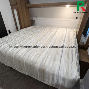 Remolque de Viaje de Aluminio Gris 2025 Usado en los EE. UU. para Acampar con RV, con Área para Dormir - Product Image 5