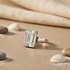 Anillo de Gema con Corte Esmeralda para Regalo de Aniversario en Oro Amarillo y Tecnología de Engaste con Baño de Rodio Platino, Elegante Anillo de Plata - Product Image 2