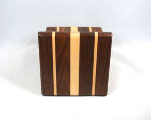 Posavasos de nogal hechos a mano por expertos, elegancia de madera para enriquecer la decoración de su hogar, aportando sofisticación a cualquier espacio - Product Image 1