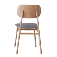 Chaise et table à manger en bois de teck robuste et confortable minimaliste pour meubles de restaurant avec mousse et tissu de bonne qualité