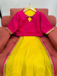 Saree ออกแบบผ้าไหมที่สวยงามด้วยลูกไม้แฟนซีและหนัก latakan บน pallu และเสื้อไม่มีริ้วรอย - Product Image 4