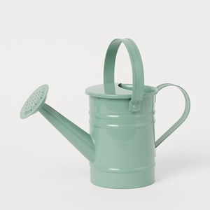 Arrosoir moderne beige doux avec poignée incurvée et bec verseur long et lisse pour le jardinage - Product Image 3