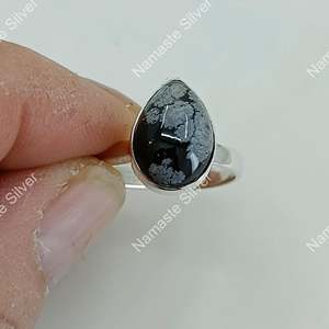 Bague en argent sterling 925 avec obsidienne flocon de neige, bijoux bohèmes faits à la main, pierre précieuse noire naturelle, bague de promesse idéale pour son anniversaire - Product Image 1