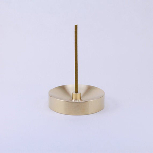 เชิงเทียนโลหะทองเหลืองบริสุทธิ์ที่วางธูปทรงลูกบาศก์สำหรับศาสนา - Product Image 3