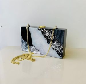 ROYAL NATURAL CRAFT Sculpture artisanale en résine pure Modèle Pochette pour femme Couleur rouge Design ange Mariage Fête Mode féminine - Product Image 1