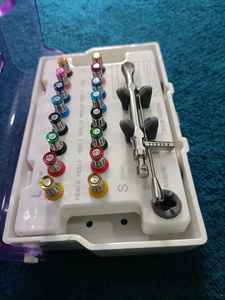 Kit de reparación de implante protésico dental universal colorido con destornillador manual - Product Image 4