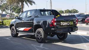 Toyota Hilux 2.8D D-Cab GR Sport Usada en Perfectas Condiciones, con Cámara 360, Modelo 2022, Bien Mantenida, Lista para Envío Mundial - Product Image 5