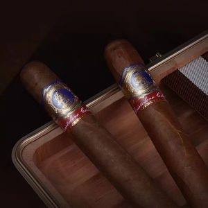 Étiquette personnalisée en vernis or à impression offset pour l'emballage de cigares, autocollant auto-adhésif à revêtement UV découpé, qualité de conception de luxe - Product Image 3