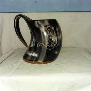 Taza de cuerno para beber, la más vendida, hecha a mano, de cuerno negro, con soporte, estilo animal pulido, taza de cuerno de búfalo en venta - Product Image 5