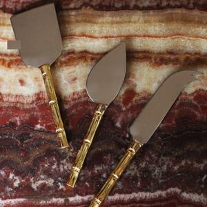 Juego de Mesa de Comedor de Acero Inoxidable y Bambú con Acabado Espejo, Accesorio de Cocina Elegante para el Hogar, Tendencia en Cafeterías y Resorts - Product Image 1