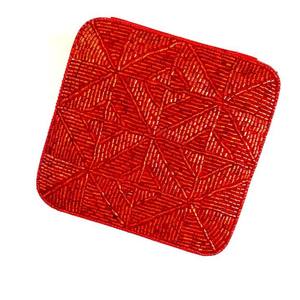 Mantel Individual con cuentas hecho a mano para mesa Chaukor, respaldo resistente al calor y posavasos de cuentas de vidrio rojo genuino de la India - Product Image 1