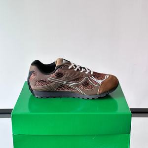 Zapatos deportivos de estilo europeo retro, sencillos, con cordones, forro de malla, antideslizantes, transpirables, suaves, modernos y a la moda. - Product Image 6