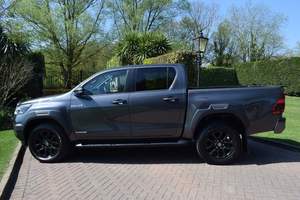 Pick-up Toyota Hilux 2021 avec transmission automatique, moteur turbo, sièges en cuir, phares à LED - Product Image 6