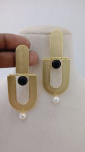 Opulent Arc Fashion Drop Earrings Set para mujer Diseño moderno personalizado en negrita Metal dorado cepillado en negrita - Product Image 5