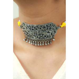 Collar Gargantilla Noor Floral de Plata 925 con Dori Amarillo, Diseño Geométrico Moderno con Perlas y Diamantes para Bodas - Product Image 2