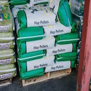 Granulés de foin de luzerne de qualité alimentaire de haute qualité pour chevaux bovins chiens au prix de la ferme également pour le poisson et la farine de poisson - Product Image 2