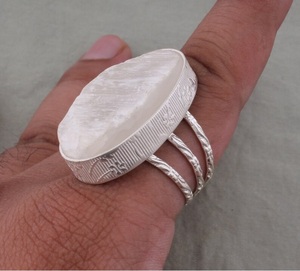 Anillo de piedras preciosas de selenita Natural de Plata de Ley 925, piedra ovalada de diseñador, joyería de boda hecha a mano, regalo para ella - Product Image 1