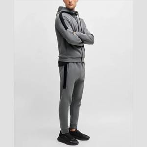 Chándal cortavientos personalizado de dos piezas para hombre, conjunto de Sudadera con capucha de invierno y pantalones de chándal cortos con chaqueta Jogger estampada - Product Image 4