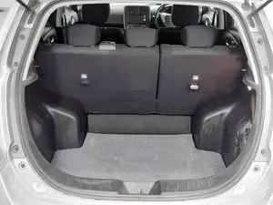 Nissan Leaf I 2016 (ZE/0/AZE0) con Batería de Litio, Asientos de Cuero, Neumáticos R18, 6 Asientos, Techo Panorámico - Product Image 2