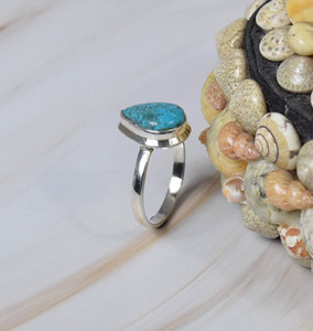 Bague de fête artisanale en argent sterling 925 de haute qualité avec chrysocolle en cabochon taille poire serti clos, bijoux fins pour femmes et hommes - Product Image 3