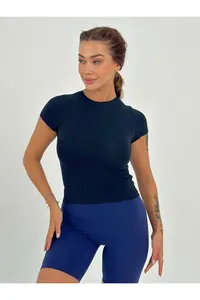 เสื้อยืดครอปสีกรมท่าเข้มทรงสลิมฟิตผ้าฝ้ายตุรกีพิมพ์โลโก้ส่วนตัวเหมาะสำหรับใช้ในชีวิตประจำวันและยิมขายส่ง - Product Image 3