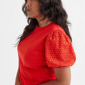 Camiseta suelta para mujer hecha de logotipo personalizado Tela de algodón y poliéster suave Método de impresión digital MOQ bajo - Product Image 2