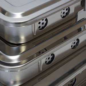 Caja de Esterilización de Instrumentos Quirúrgicos de Alta Calidad |   Recipiente Rectangular de Acero Inoxidable Reutilizable con Tapa y Asa - Product Image 6