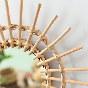 Espejo de pared circular hecho a mano estilo Art Deco ecológico con diseño de Sol de ratán natural para ocasiones de boda - Product Image 5