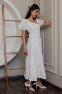 Robe midi fendue blanche intemporelle et élégante avec manches bouffantes courtes et col carré, tenue d'été pour femmes - Product Image 3