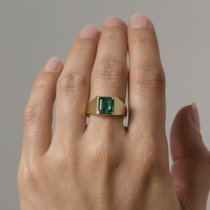 Anillo de Oro Sólido de 14K para Hombre con Esmeralda en Engaste, Joyería Fina Moderna y Minimalista con Baño de Rodio, Diseño Elegante para Aniversario de Bodas - Product Image 5