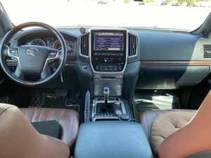 SUV Essence V8 4.5L AWD Modèle Aspire 2023-2024, Intérieur Cuir Foncé, Conduite à Gauche, Boîte Automatique, Toit Panoramique - Product Image 6