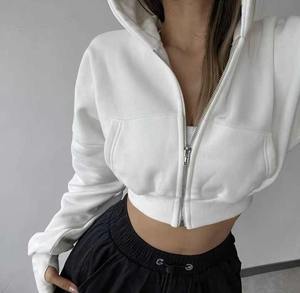 Col roulé fermeture éclair sweats à capuche courts pour femme sweat à fermeture éclair personnalisé sweats à capuche pour femmes haut court en coton sweat à capuche zippé à vendre - Product Image 5