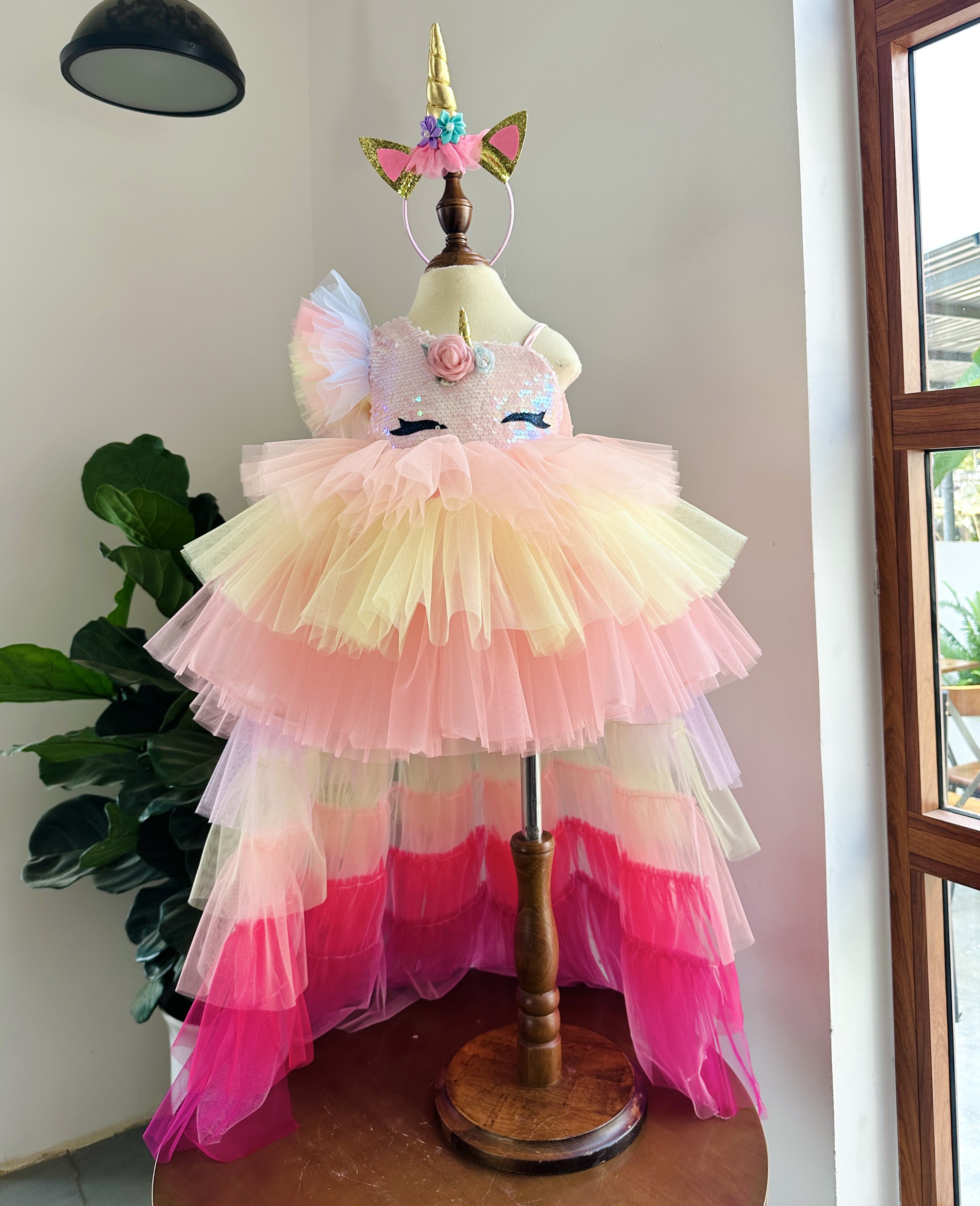 สีชมพูหลากสีแขนอสมมาตร