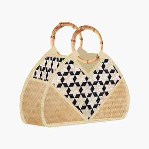 Un sac à main fabriqué à partir d'une combinaison de jonc de mer et de bambou. - Product Image 5
