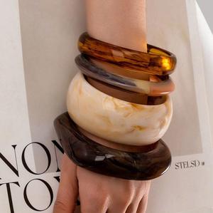 Brazaletes Gruesos de Acrílico en Colores Arcoíris, Brazaletes de Resina Grandes y Atrevidos para Mujer, Joyería de Moda, Regalo - Product Image 2