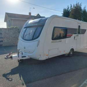 Caravana RV Mediana para Viajes, Remolque para Aventuras de Lujo al Aire Libre y Todoterreno - Product Image 4