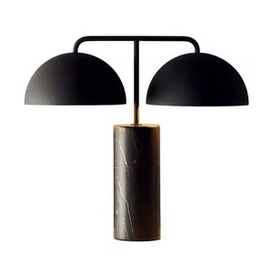 Lampe de table en métal artistique de luxe pour la décoration de la maison éclairage de chevet moderne pièce d'accent en fer contemporaine - Product Image 5