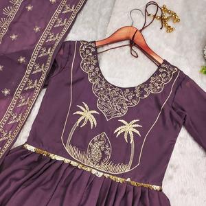 Elégante robe de designer ethnique Anarkali en violet pêche vert menthe avec Dupatta brodé pour les mariages et les fêtes - Product Image 6