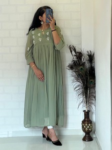 Dernière Georgette en fleurs avec travail manuel Kurti Fabricant et fournisseur de Surat à bas prix - Product Image 5