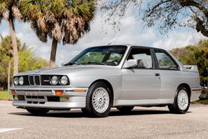 BMW M3 de 1990: Vehículos usados duraderos a bajo precio - Product Image 4