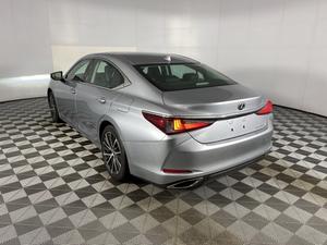 D'occasion en parfait état d'occasion 2024 Lexus ES 350 FWD avec sièges en cuir Intérieur foncé - Product Image 6