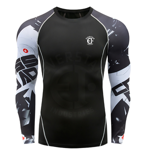 Camiseta de surf personalizada para hombre Rush Guard, ropa deportiva para gimnasio y MMA de fabricación pakistaní - Product Image 1