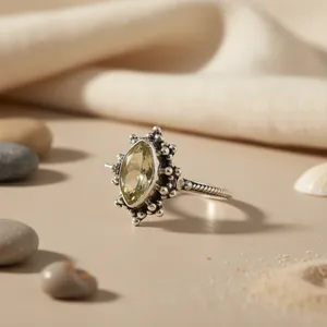 Bague Cocktail Classique en Argent 925 avec Pierre de Topaze Sertie à Griffes, Bijou Tendance pour Femme, Idéale au Quotidien - Product Image 3