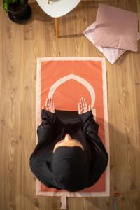 Tapis de prière de voyage en gros imperméable minimaliste Design Mihrab Polyester pour l'extérieur Tapis de prière portable BAHA Mihrab pour musulman - Product Image 5