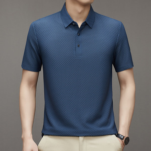 เสื้อโปโลผู้ชายแขนสั้นกระดุมทรงหลวมแบบลำลองผ้าไอซ์ซิลค์บางดีไซน์โลโก้ตามสั่ง - Product Image 3