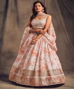 Lehenga Choli en satin et tulle, tenue de soirée, moderne, élégant, en mousseline de soie, contemporain, ethnique, brodé, pour mariage, lungi - Product Image 4