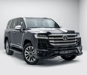 Precio con Descuento Especial 2025 Toyota Land Cruiser VXR 3.3L - Attitude Negro Interior Negro y Rojo Oscuro - Product Image 1