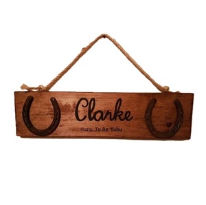 Plaque de Nom en Bois Gravé pour Cadeau de Mariage ou de Couple Décor à la Maison - Product Image 6