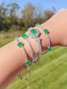 Floral Halo Emerald Bracelet Vibrant Vert Néon Glow Design De Luxe Argent Réglage Mai Pierre De Naissance Bijoux Cadeau Pour Elle - Product Image 3